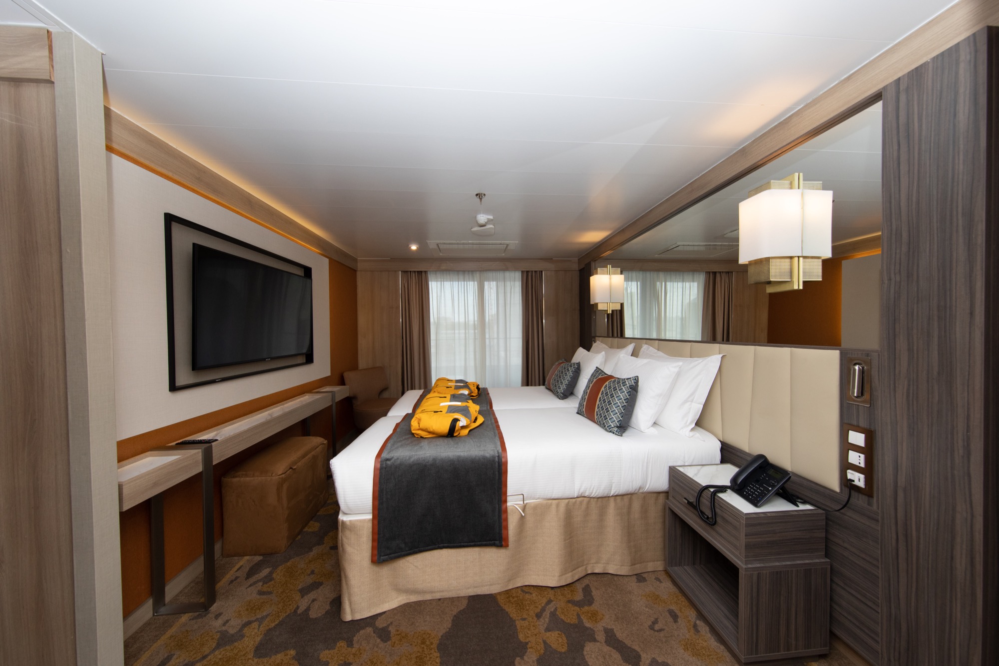 Quark Expeditions World Explorer Deluxe Suite 5.jpg